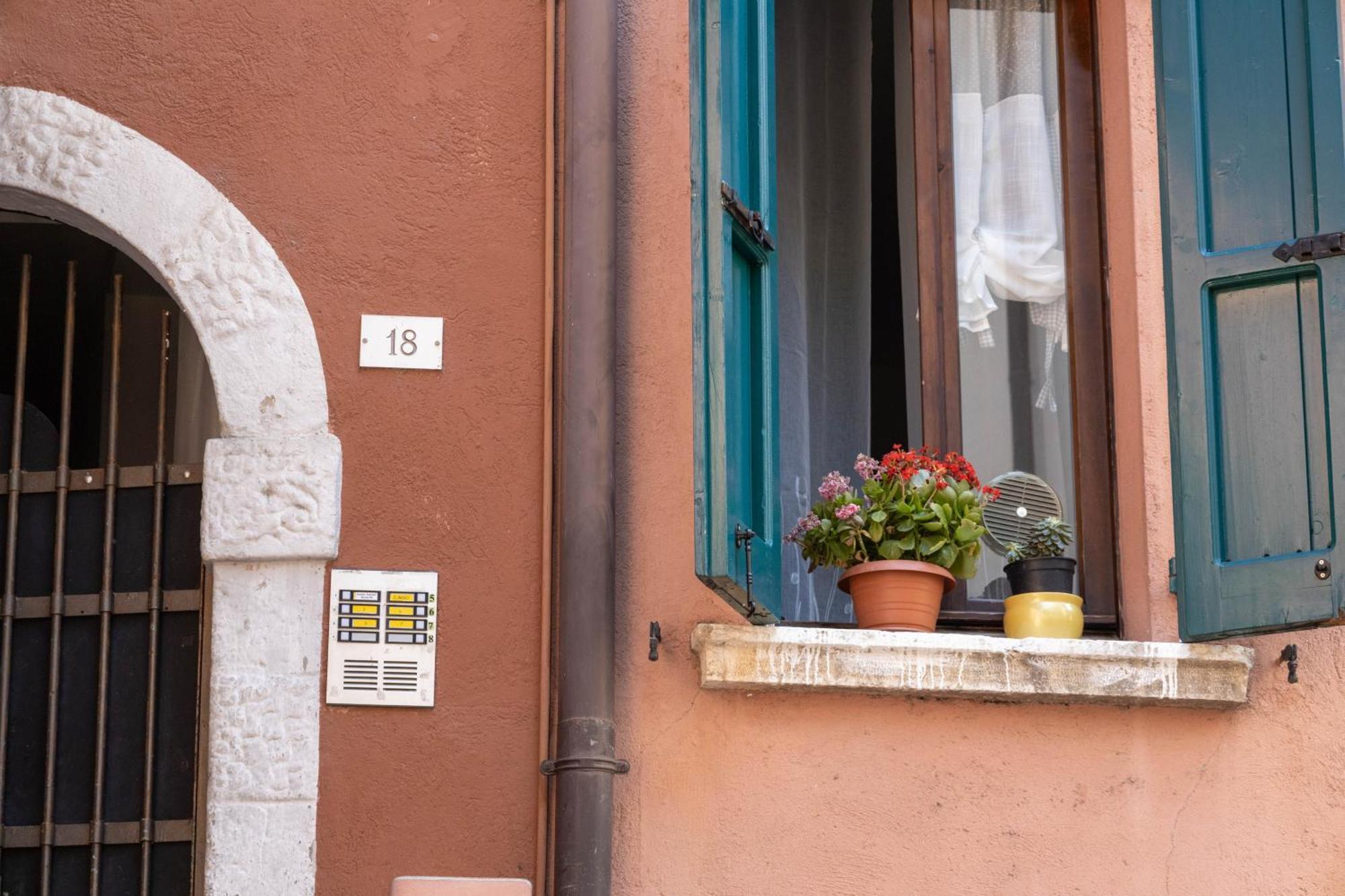 Ora Apartment Desenzano del Garda Exterior foto